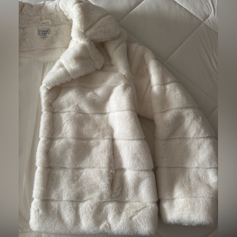 Crown & Ivy Women's White Faux Fur Jacket
